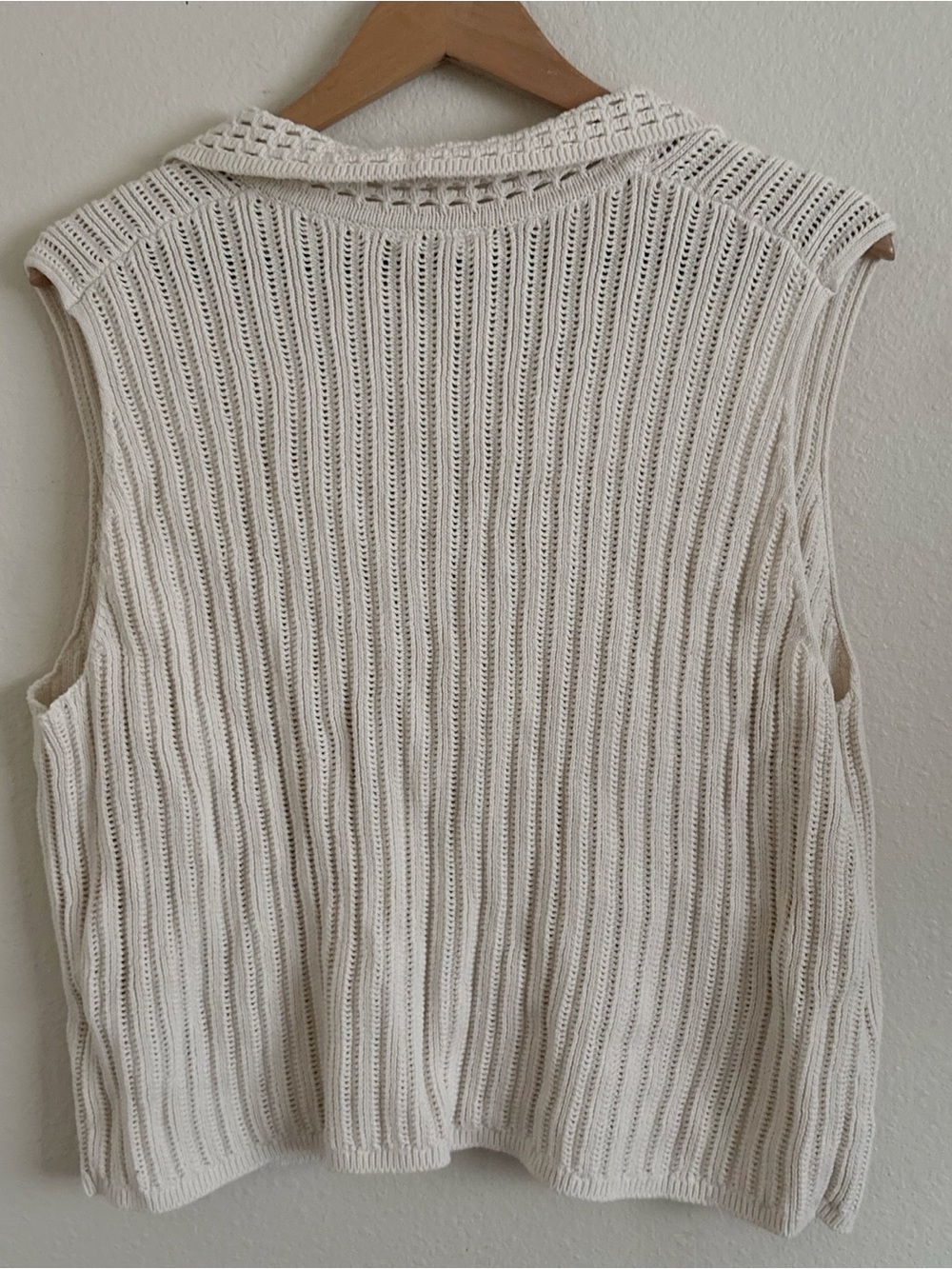 GAP Open-Knit Sleeveless Polo Vest in Off-White - Picture 2 of 4